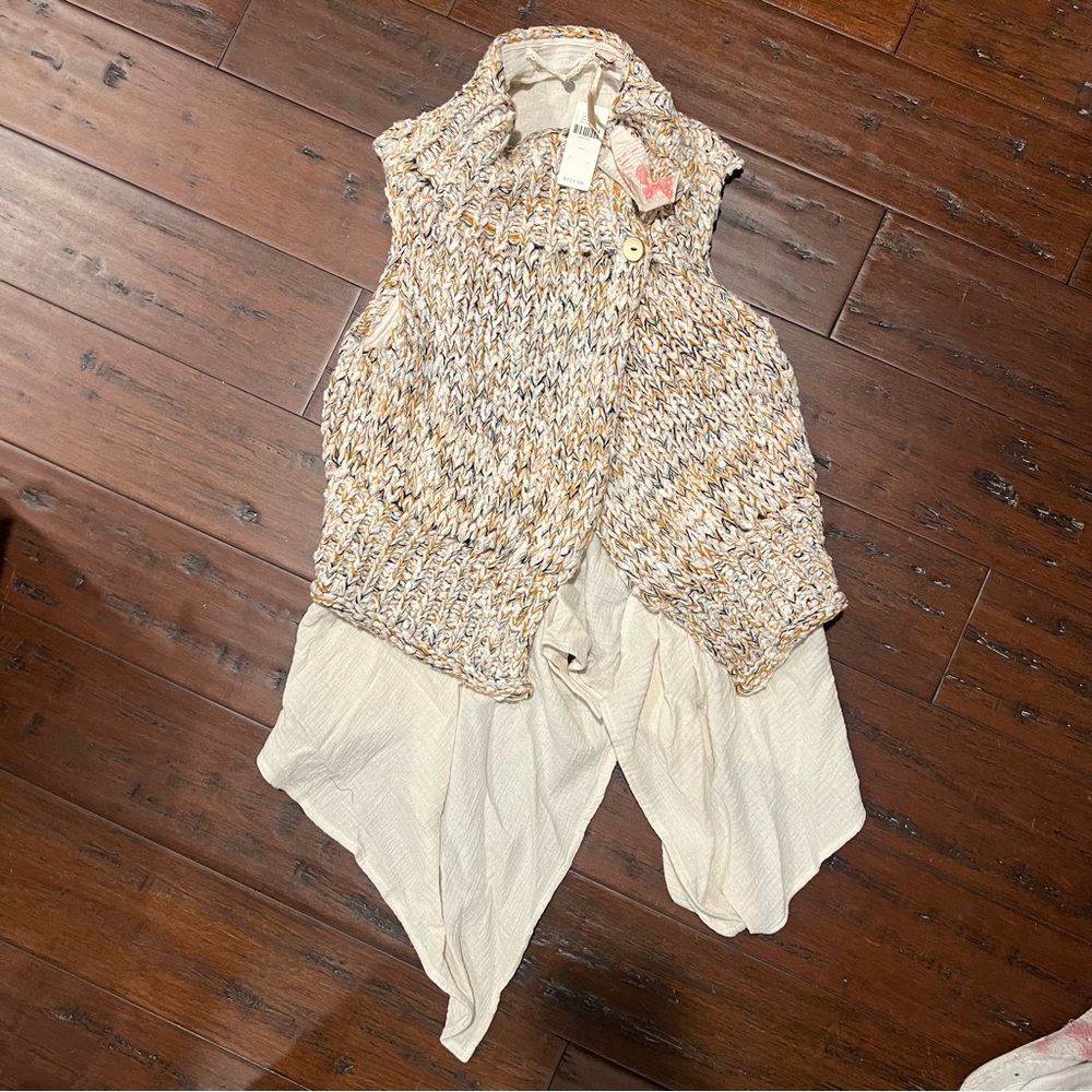 NWT beautiful sweater vest Anthropologie knitted & knotted size small